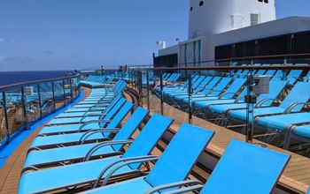 cruise ship lounge chairs