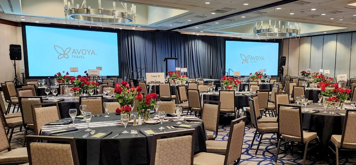 Image: Hilton Bellevue's Grand Ballroom set for dinner during Avoya Travel's Million Dollar Showcase event. (Photo Credit: Northstar Travel Group / Laurie Baratti)