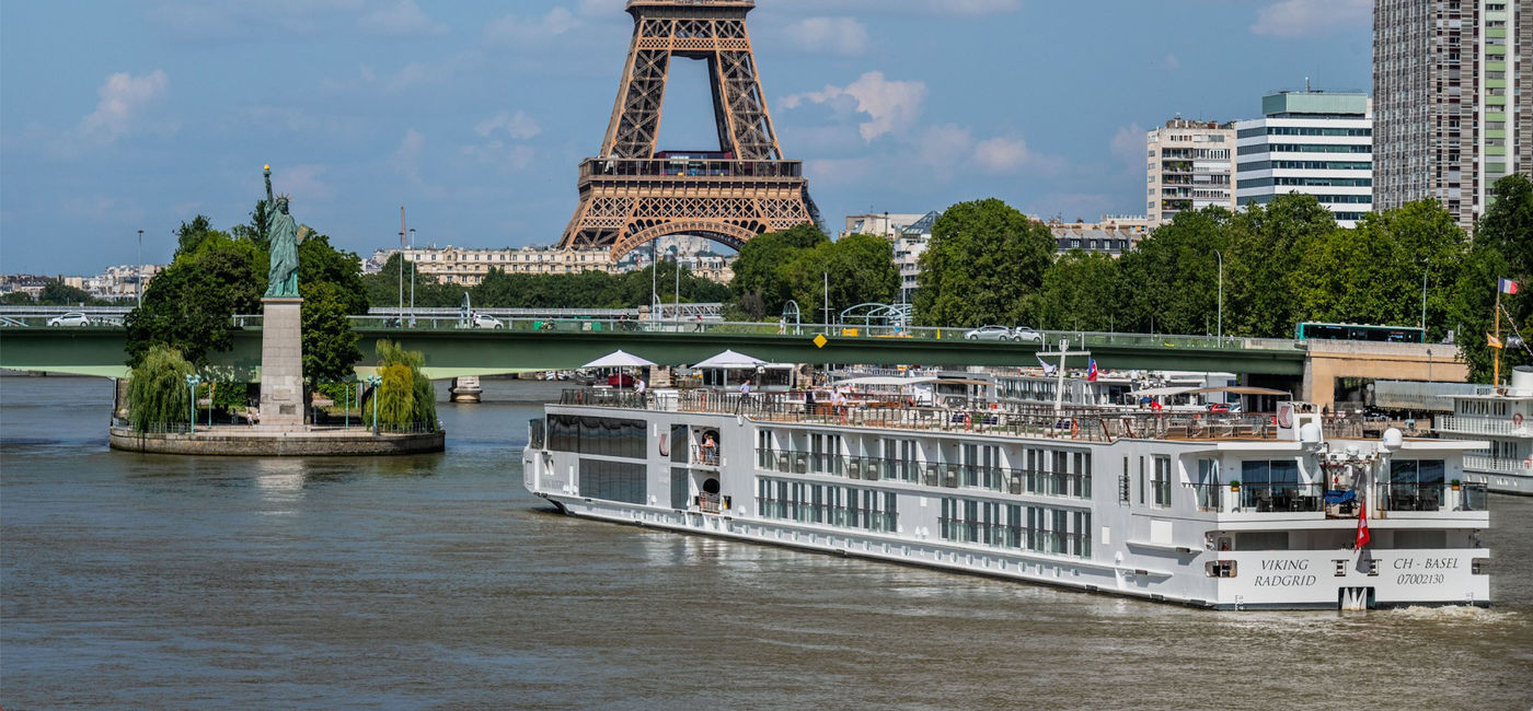 Image: Viking Radgrid Longship in Paris. (Photo via Viking Cruises)